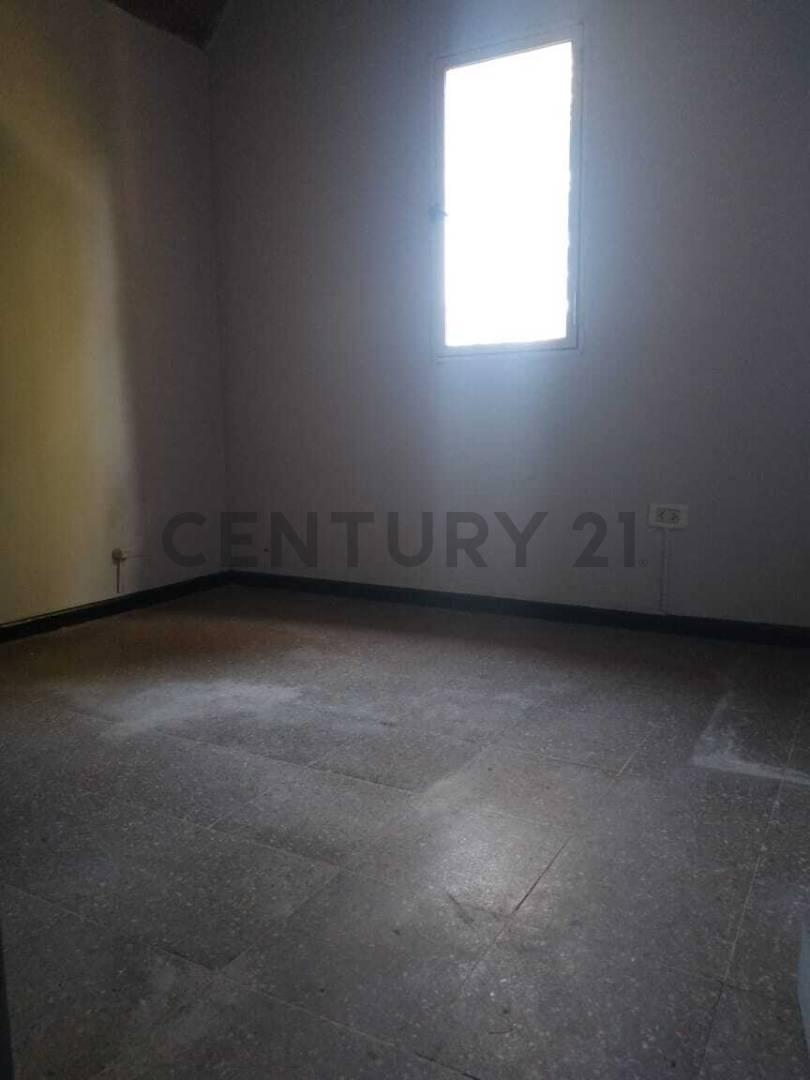 Departamento Ubicado en Calle San Martin de Las Heras a m de Calle Independencia. 4