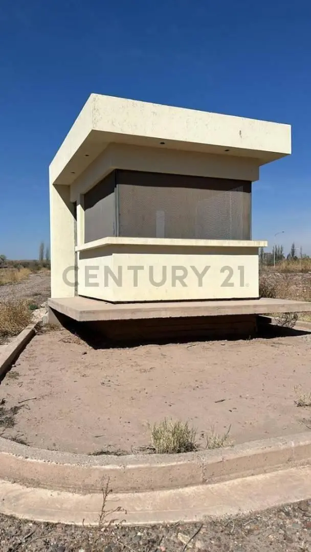 LOTE EN BARRIO PRIVADO LA ARBEQUINA 2