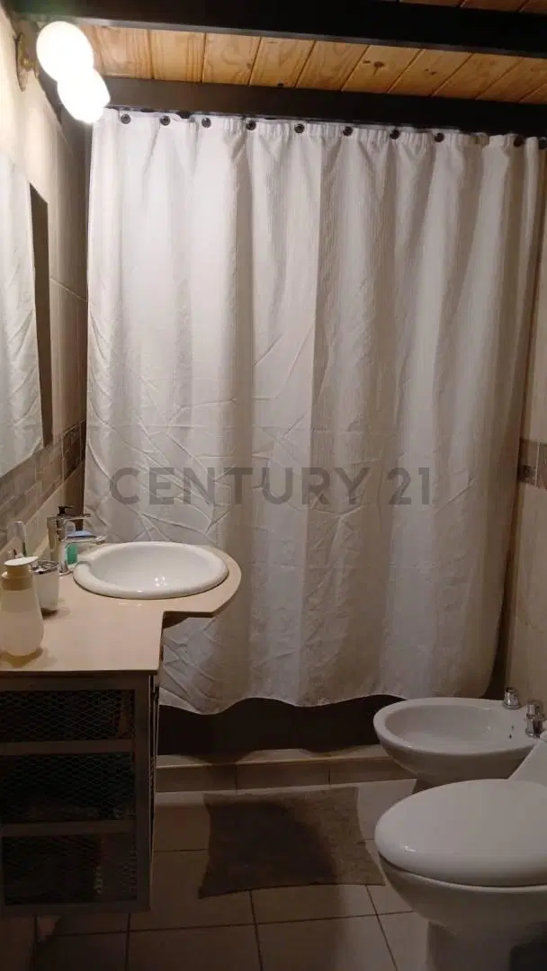 SE VENDE EXCELENTE CASA CON DEPARTAMENTO 2