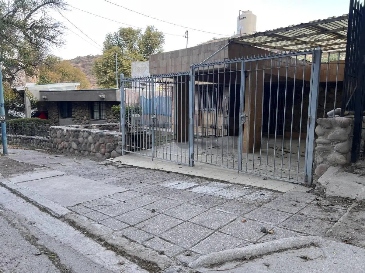 HERMOSA CASA EN BARRIO SUPE, GODOY CRUZ 2