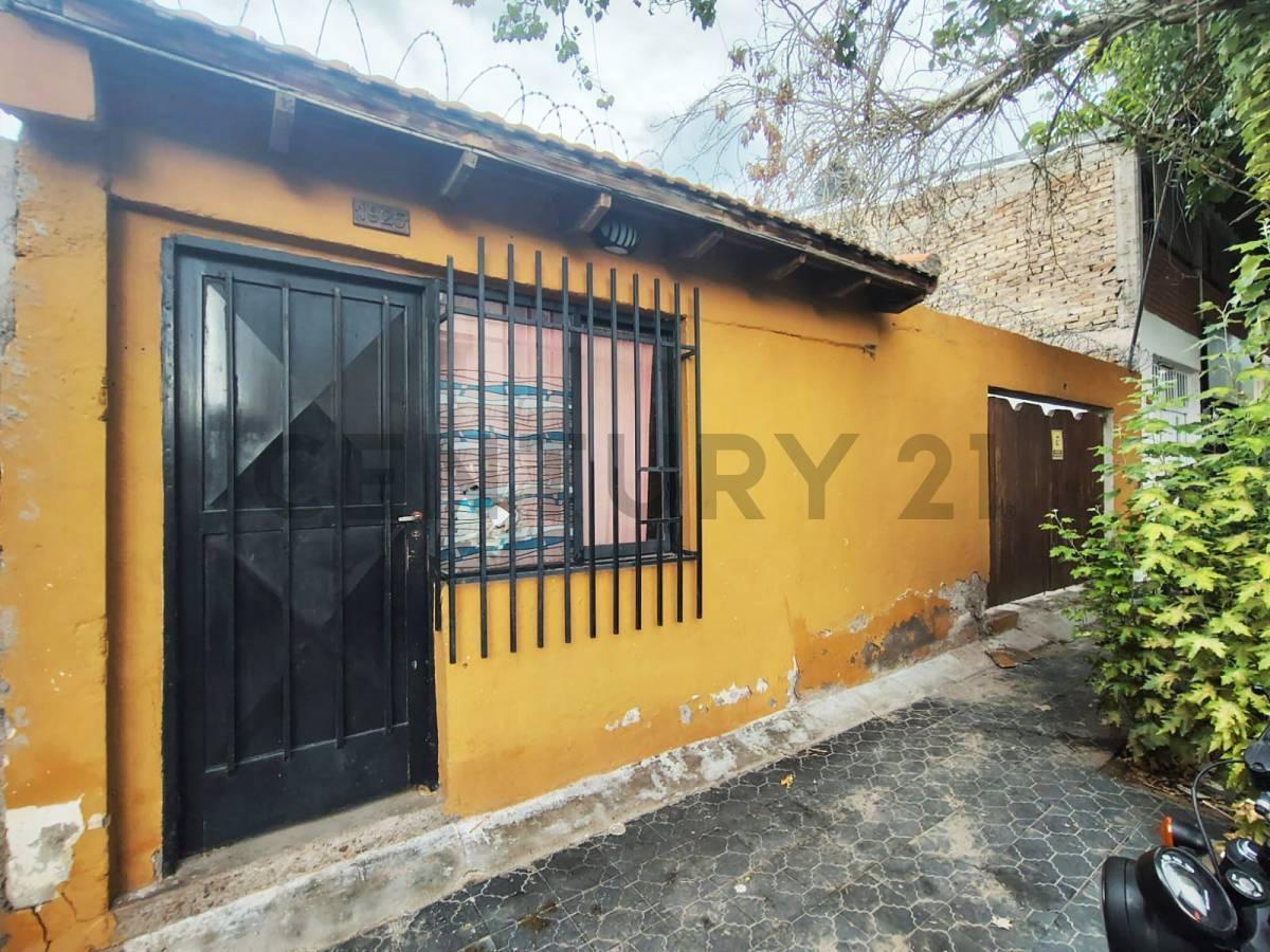 Foto de VENTA - CASA PARA RECICLAR CALLE SAN MIGUEL DE LAS HERAS, imagen 2