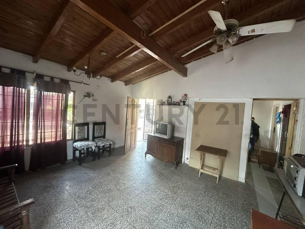 Foto de Century21 vende casa a precio de terreno, 3 dormitorios, 1 baño, imagen 4
