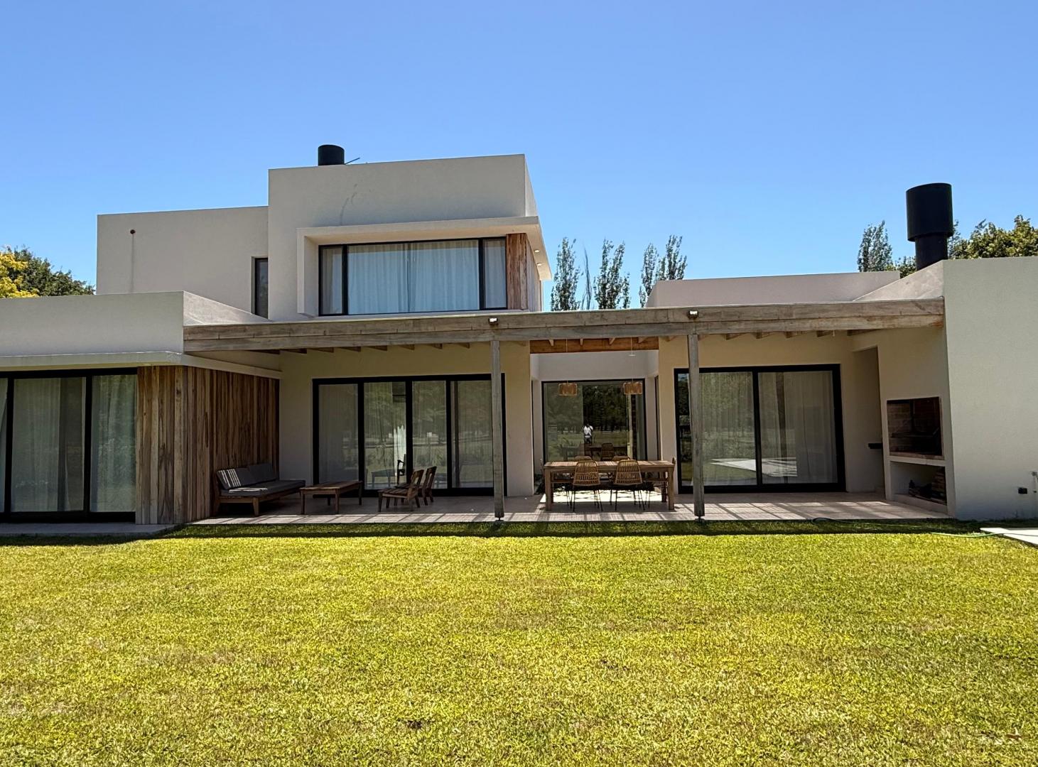 Casa a Estrenar con Pileta en country Tessalia, Pilar