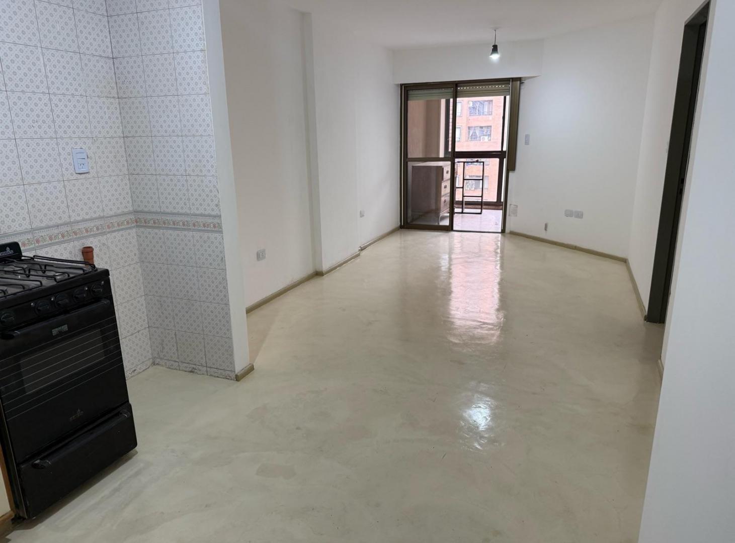 Departamento de 1 Dormitorio con Amplio Balcón Cerrado – Excelente Ubicación