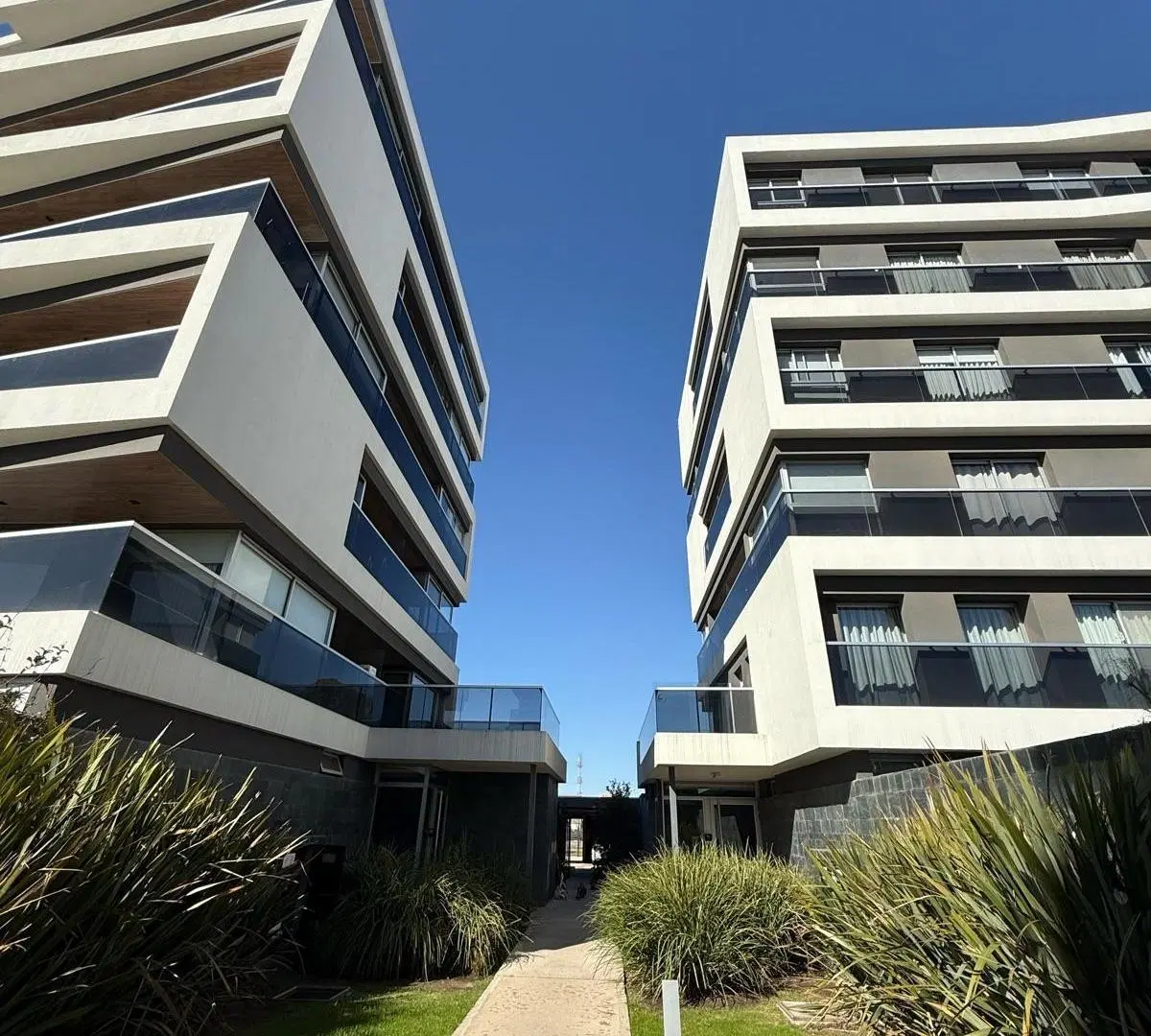 VENTA DEPARTAMENTO 1 habitacion y media CON COCHERA SUMMUM Jardin Claret 3