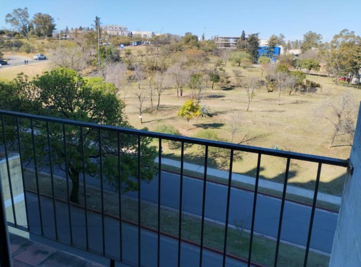 DEPTO tipo loft, balcón vista al parque,1 habitación, 1 baño 1