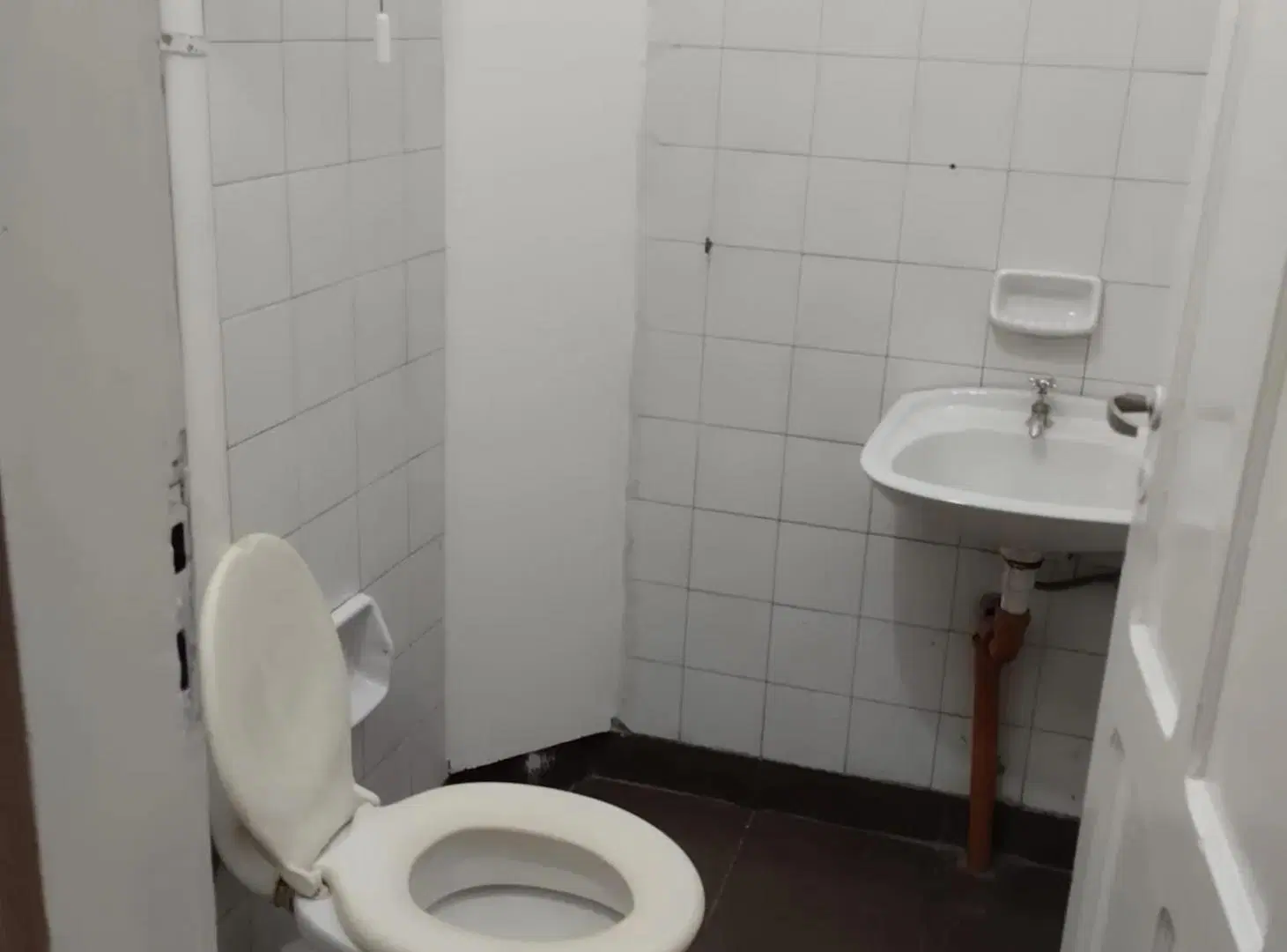 Alta Cba. sobre Fragueiro-LOCAL c/baño-ALQUILER 4