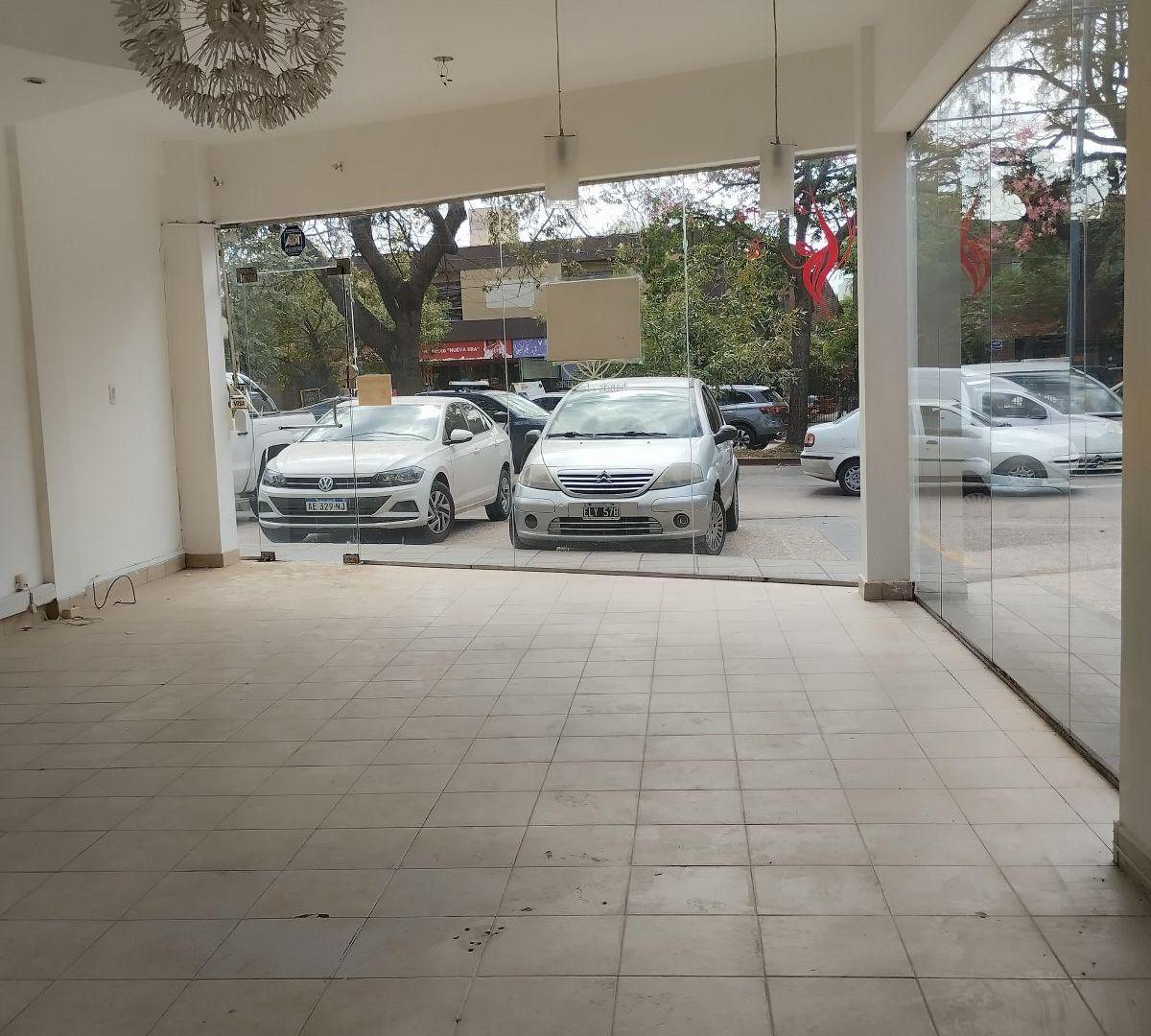 Foto de Local Rafael Nuñez 5741, EXCELENTE UBICACION-ZONA COMERCIAL, imagen 3