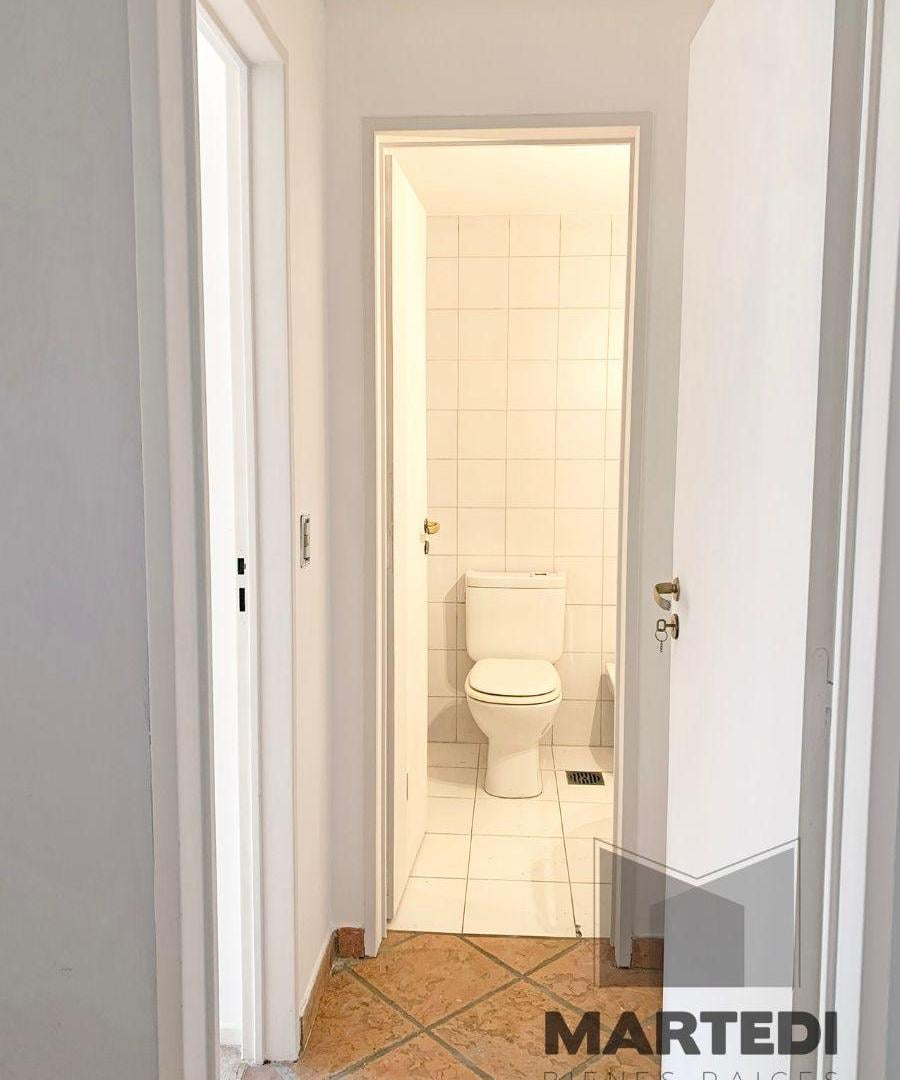 Foto de Alquiler de Amplio 2 ambientes con Balcón y cochera, imagen 2