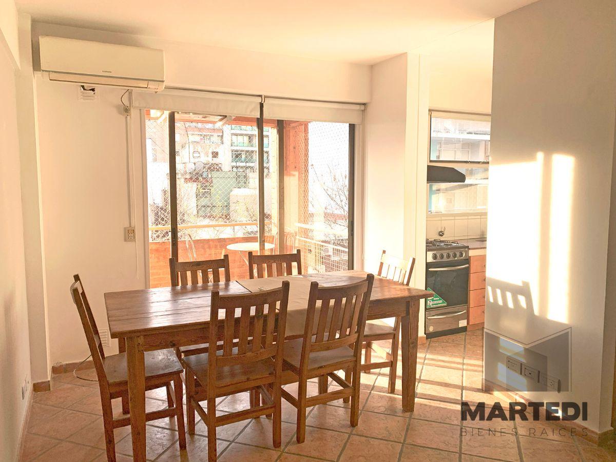 Foto de Alquiler de Amplio 2 ambientes con Balcón y cochera, imagen 1