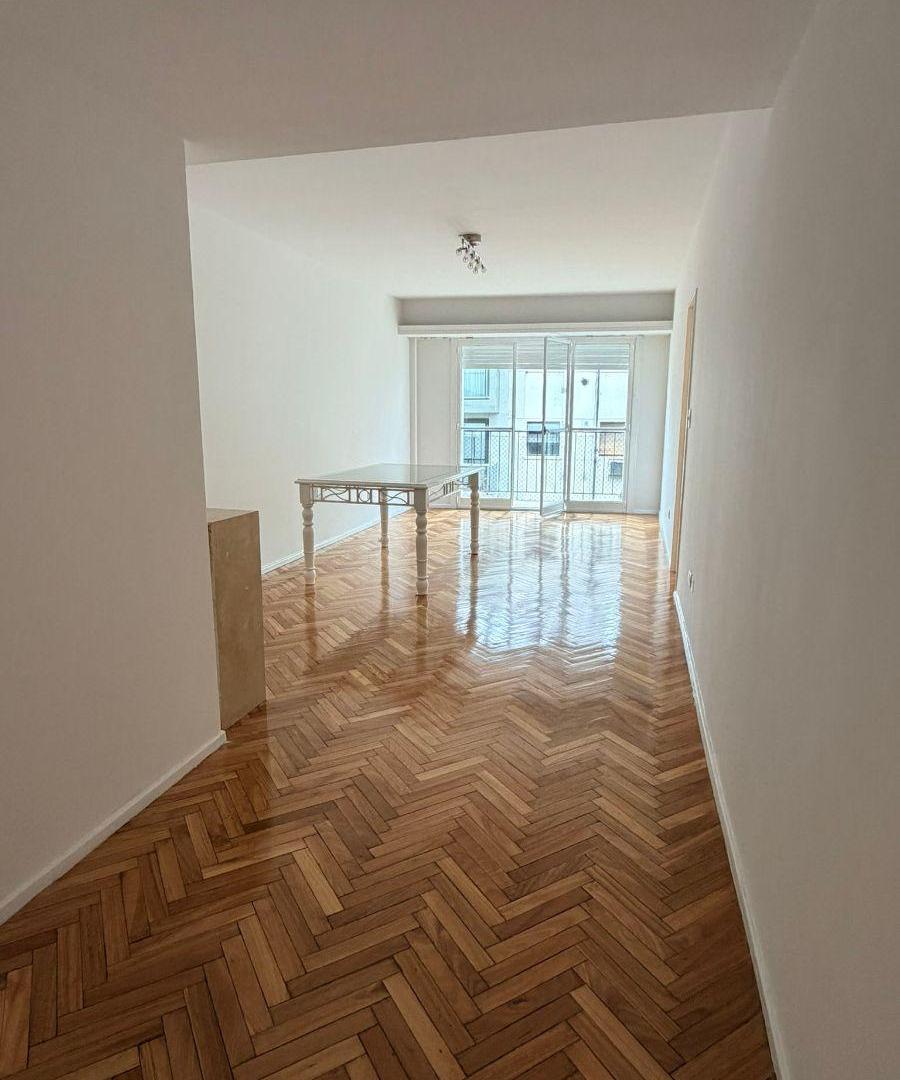 Foto de ALQUILER 4 AMBIENTES + DEPENDENCIA | SEMIPISO AL FRENTE | BALCÓN CORRIDO, imagen 1