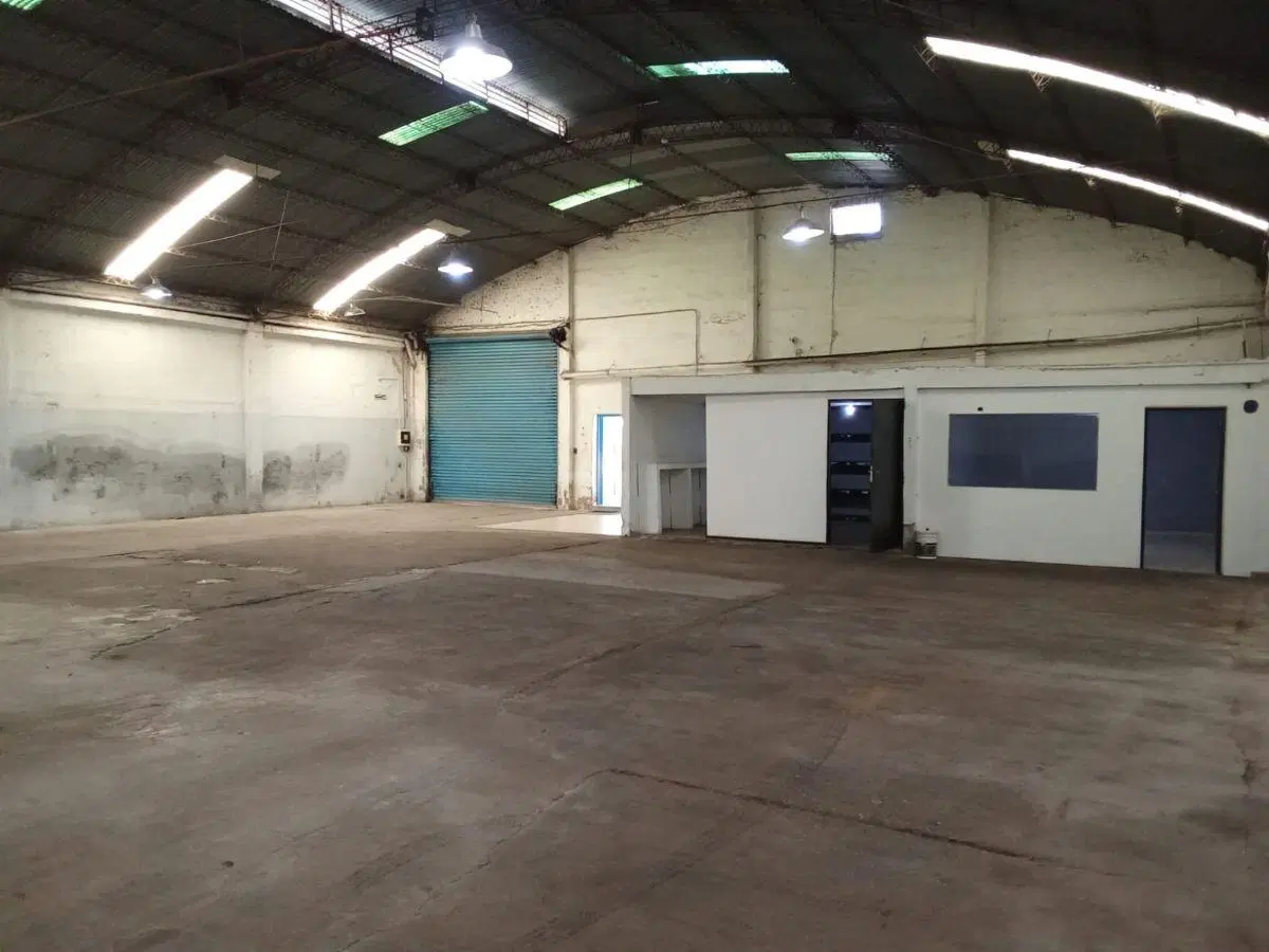 Excelente Nave industrial con oficinas. 3