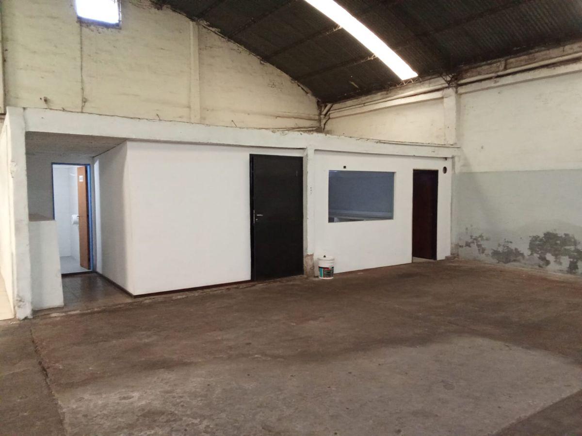Foto de Excelente Nave industrial con oficinas., imagen 2