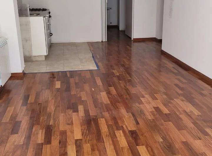 DUEÑO ALQUILA excelente 2 amb. con hermoso patio, contrafrente 2