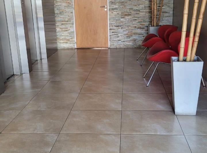 DUEÑO ALQUILA excelente 2 amb. con hermoso patio, contrafrente 1