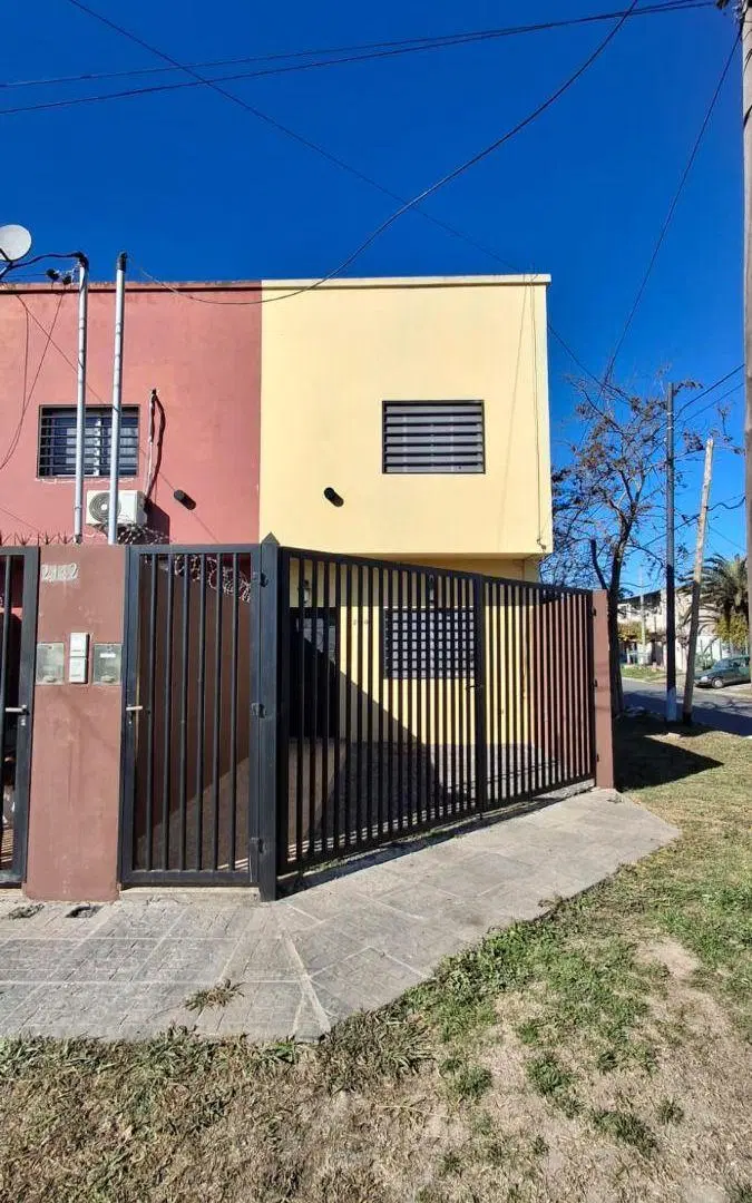 Alquiler dúplex 2 dormitorios con parrilla y cochera, San Carlos 1