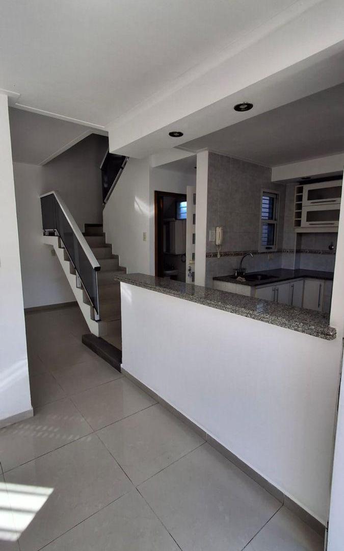 Foto de Alquiler Dúplex 3 dormitorios con patio, parrilla y cochera, Los Hornos, imagen 5