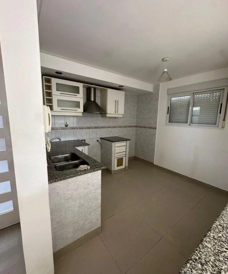 Alquiler Dúplex 3 dormitorios con patio, parrilla y cochera, Los Hornos 3