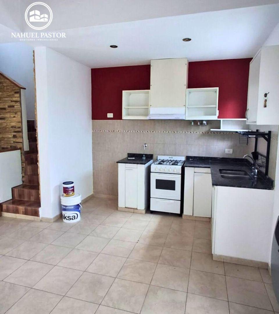 Foto de Venta Dúplex 2 dormitorios, con patio, parrilla y cochera, Los Hornos, imagen 3