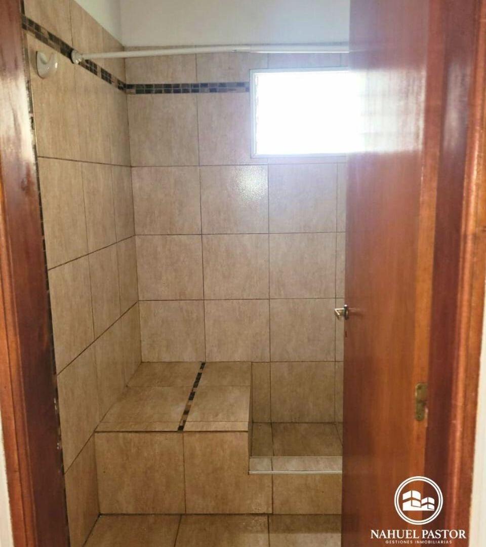 Foto de Venta Departamento 2 dormitorios con cochera, Los Hornos, imagen 4