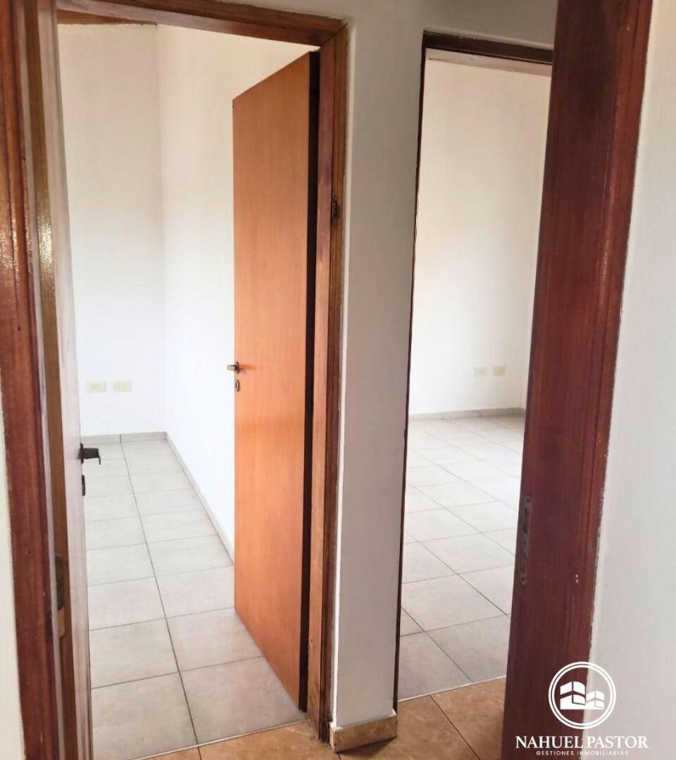 Foto de Venta Departamento 2 dormitorios con cochera, Los Hornos, imagen 5
