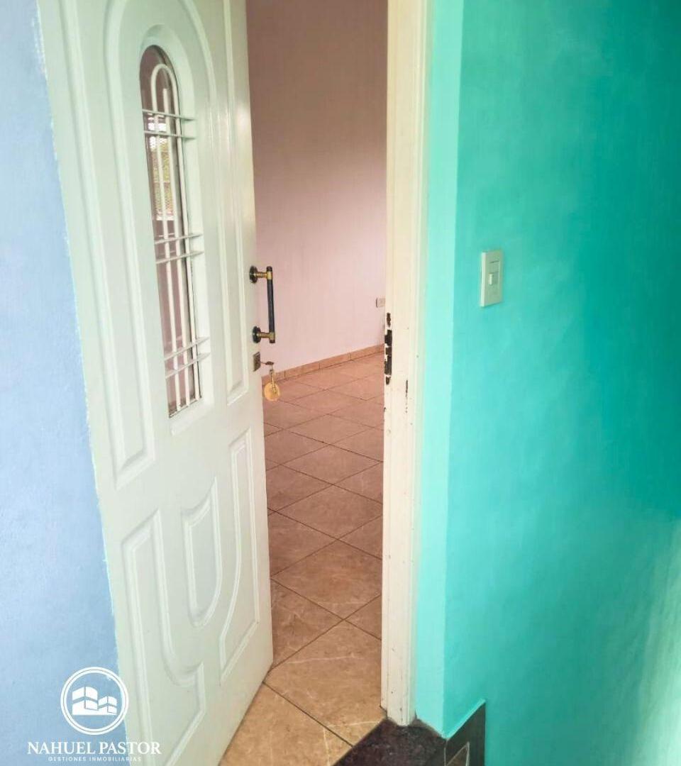 Foto de Venta Departamento 2 dormitorios con cochera, Los Hornos, imagen 3