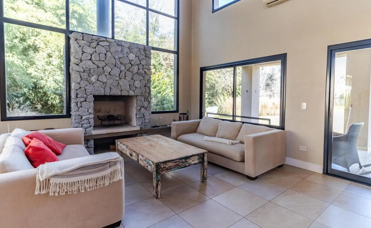 Venta de Casa con Quincho y Pileta en Praderas Golf Club 2
