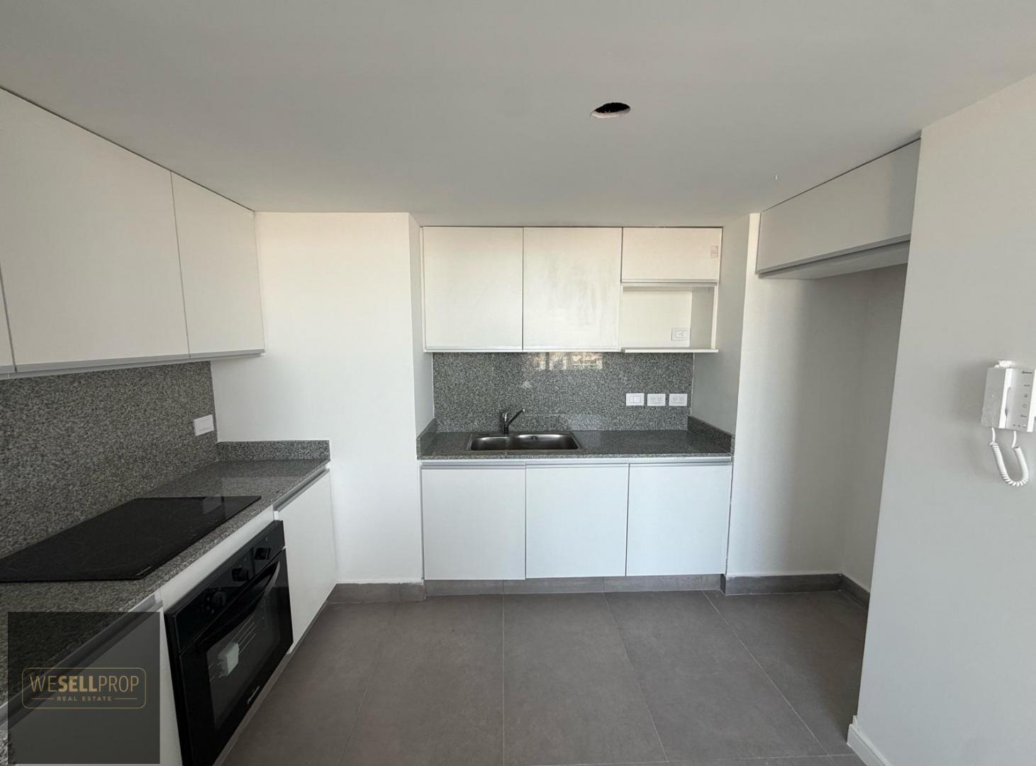 Foto de Venta de amplio Departamento tres ambientes con terraza en edificio a, imagen 4