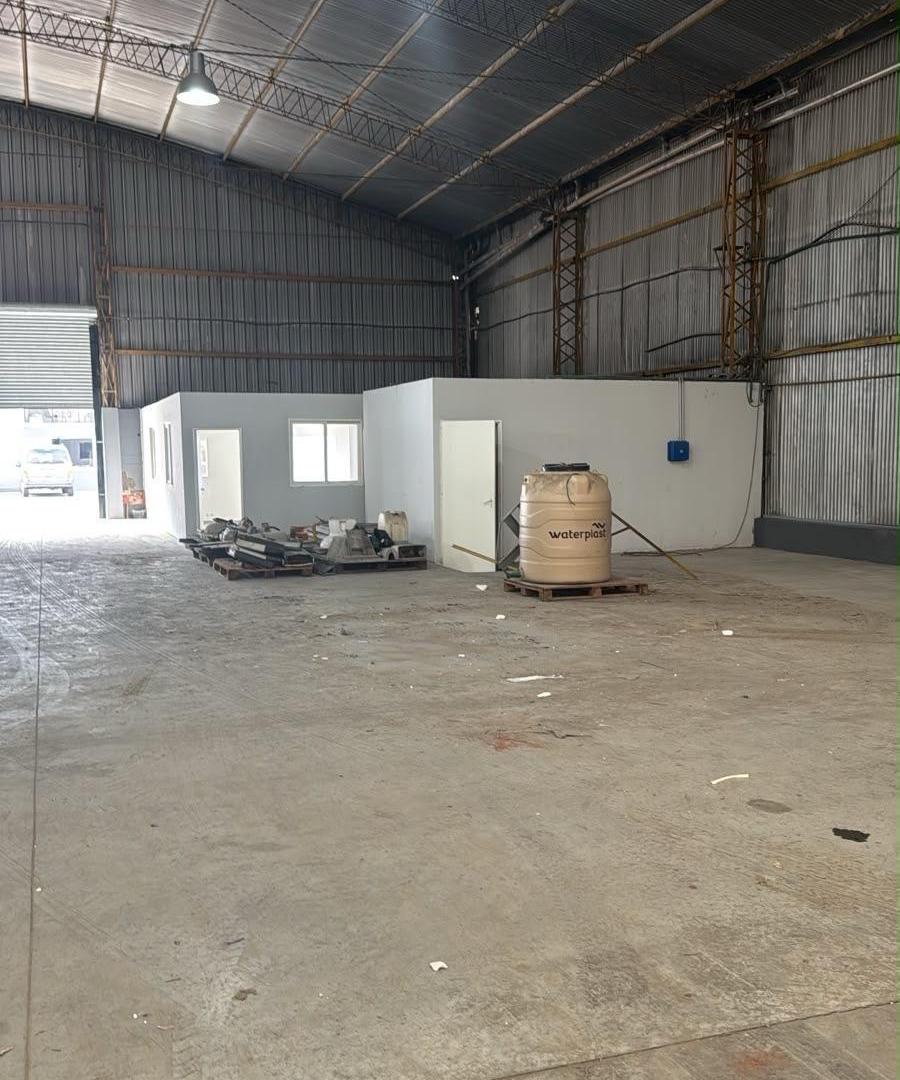 Foto de Alquiler de Nave Industrial con oficinas sobre acceso oeste - Moreno, imagen 4