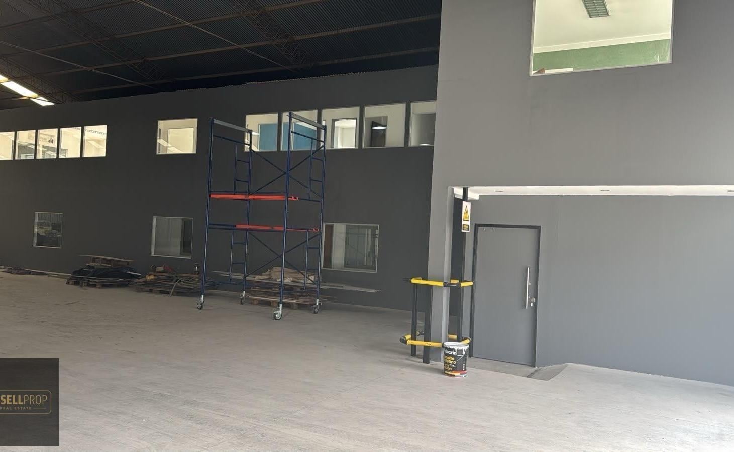 Foto de Alquiler de Nave Industrial con oficinas sobre acceso oeste - Moreno, imagen 1