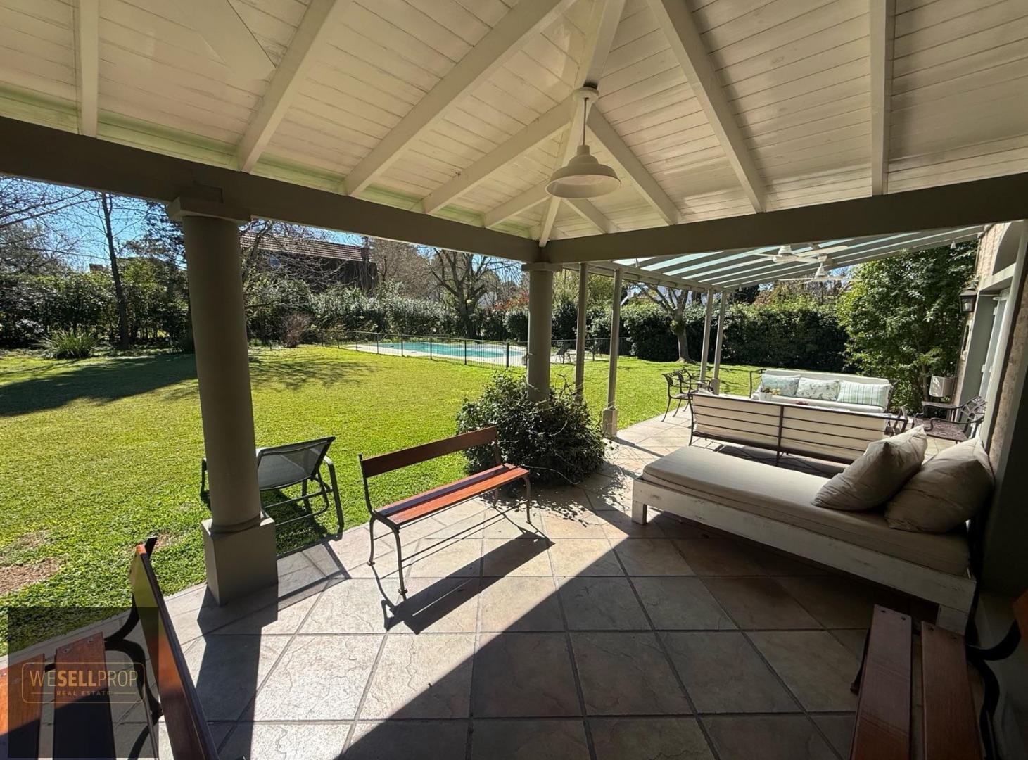 Foto de Venta de amplia casa con jardin y pileta en MAYLING CLUB DE CAMPO, imagen 4