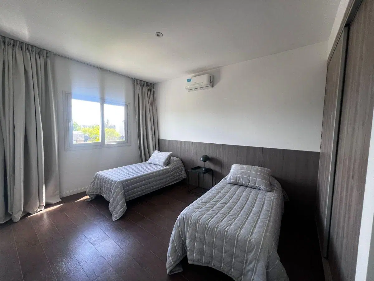 CASA LOTE INTERNO, PARQUIZADO. PILETA CLIMATIZADA 3
