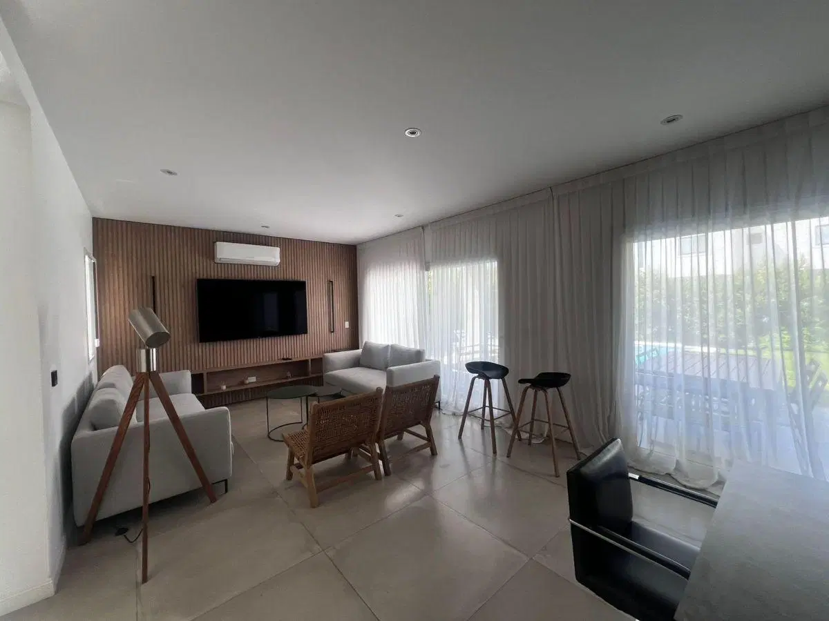 CASA LOTE INTERNO, PARQUIZADO. PILETA CLIMATIZADA 5