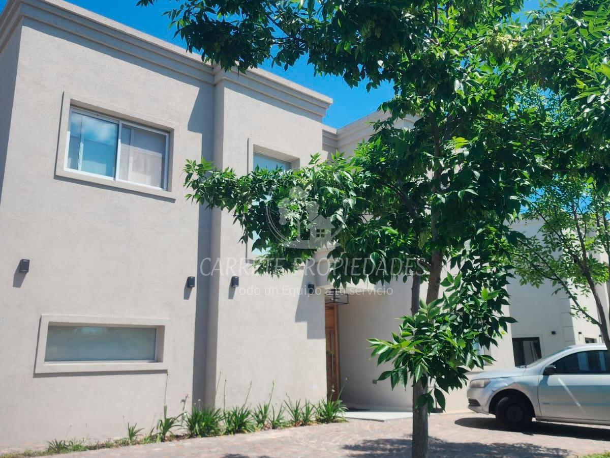 NO TE LA PIERDAS. Casa de 5 ambientes, Escritorio y Pileta. Santa Elena. Pilar