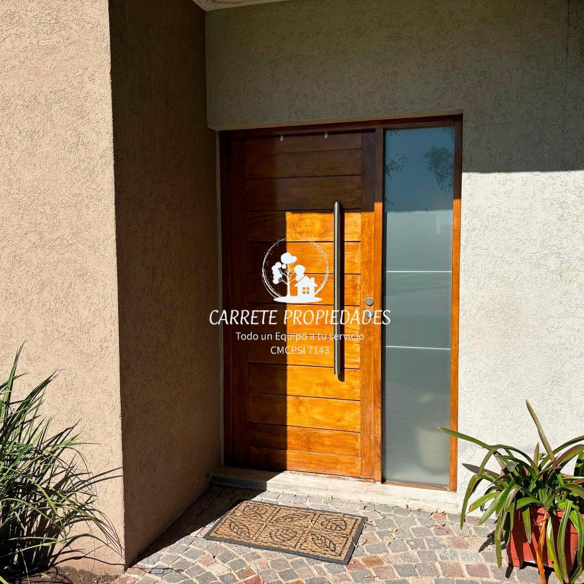 Casa en Venta de 4 ambientes con Pileta. Barrio Santa Elena. Pilar.