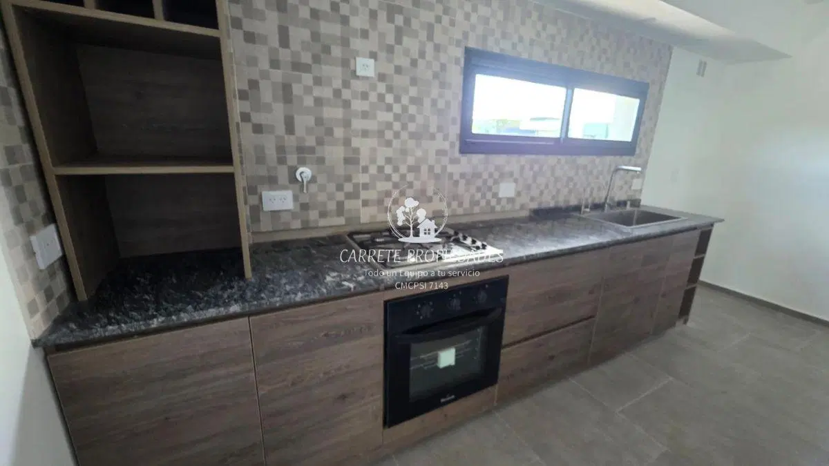 Casa en venta Moderna de 5 ambientes, pileta y fondo a verde. Barrio Santa Emilia. Pilar del Este. 4