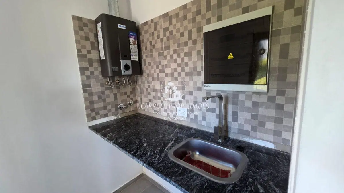 Casa en venta Moderna de 5 ambientes, pileta y fondo a verde. Barrio Santa Emilia. Pilar del Este. 5