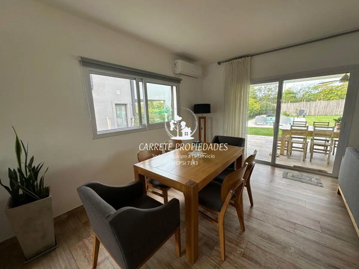 Casa en venta Moderna de 4 ambientes con Pileta. Santa Elena. Pilar 5