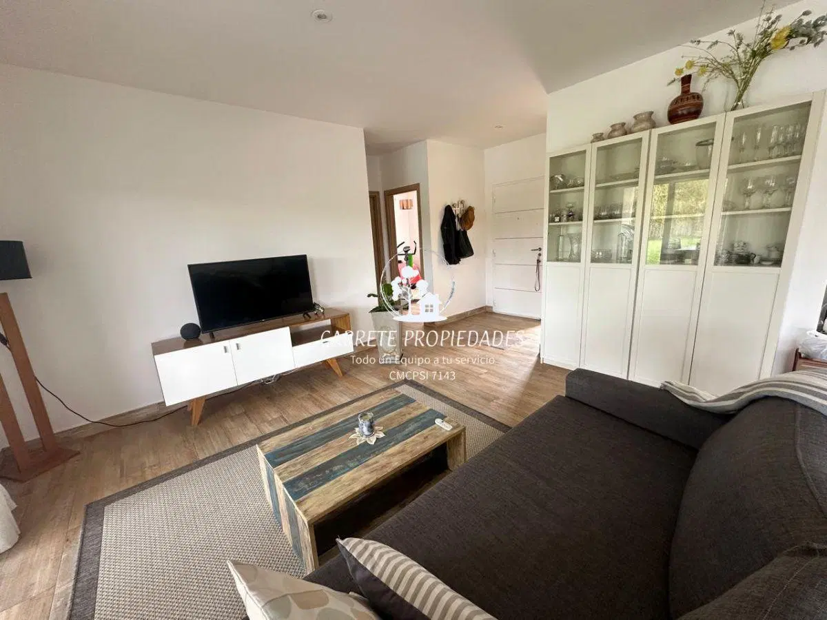 Casa en venta Moderna de 4 ambientes con Pileta. Santa Elena. Pilar 2
