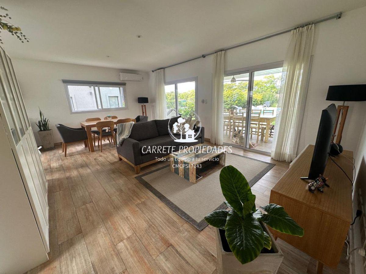 Casa en venta Moderna de 4 ambientes con Pileta. Santa Elena. Pilar