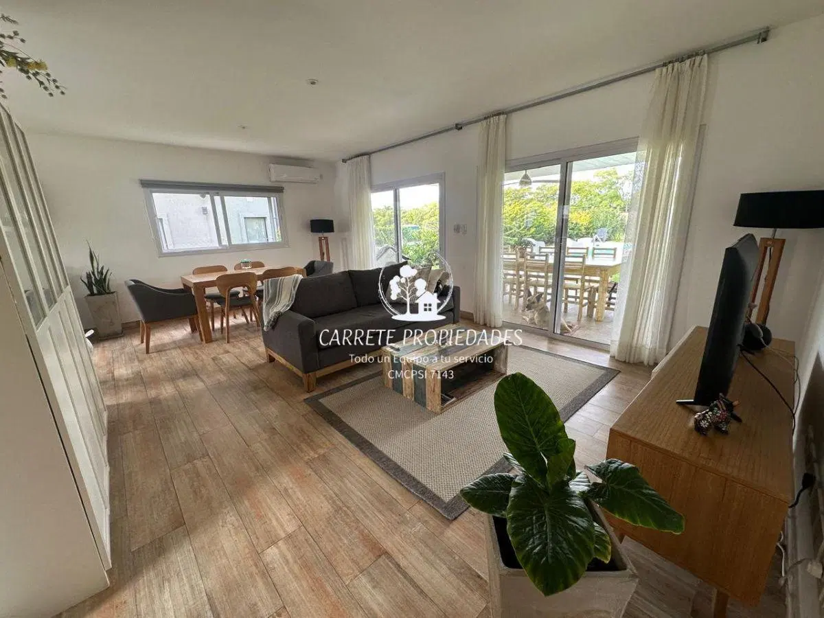 Casa en venta Moderna de 4 ambientes con Pileta. Santa Elena. Pilar 3
