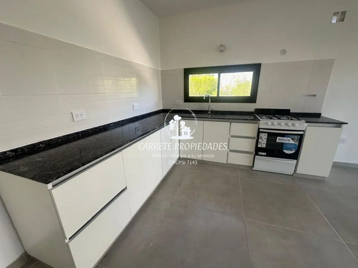 OPORTUNIDAD! Casa en Venta Estilo Moderno. Barrio San Ramón. Pilar del Este. 5