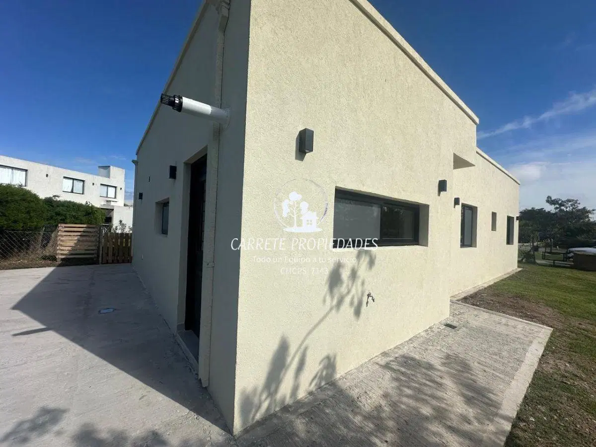 OPORTUNIDAD! Casa en Venta Estilo Moderno. Barrio San Ramón. Pilar del Este. 3