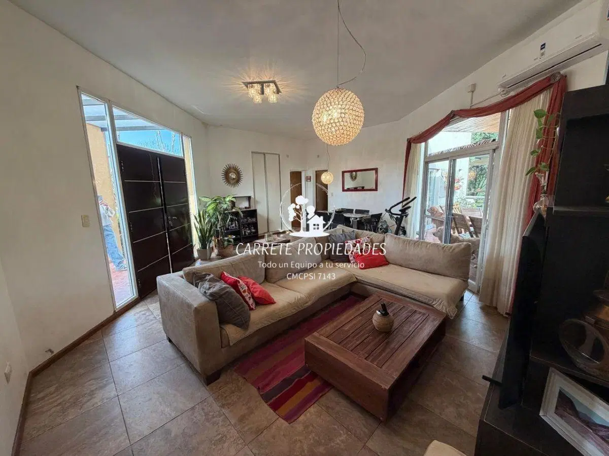 Casa en venta de 5 ambientes en incireíble lote en esquina y pileta. Barrio El Recodo. Pilar. 2