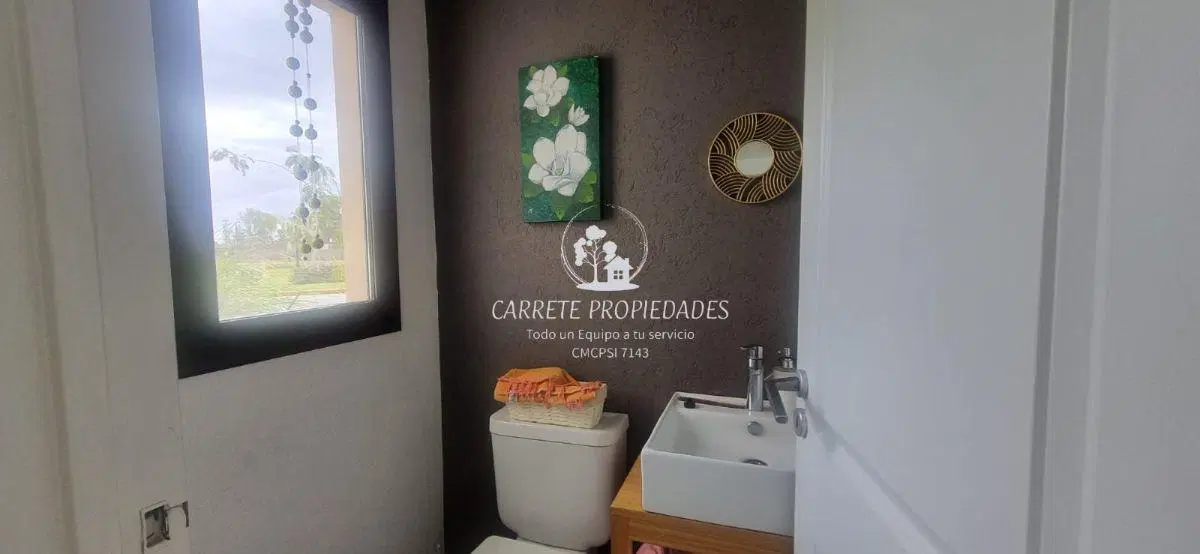 Casa en Venta de 2 plantas estilo moderno con pileta. Barrio Santa Emilia. Pilar del Este. 3