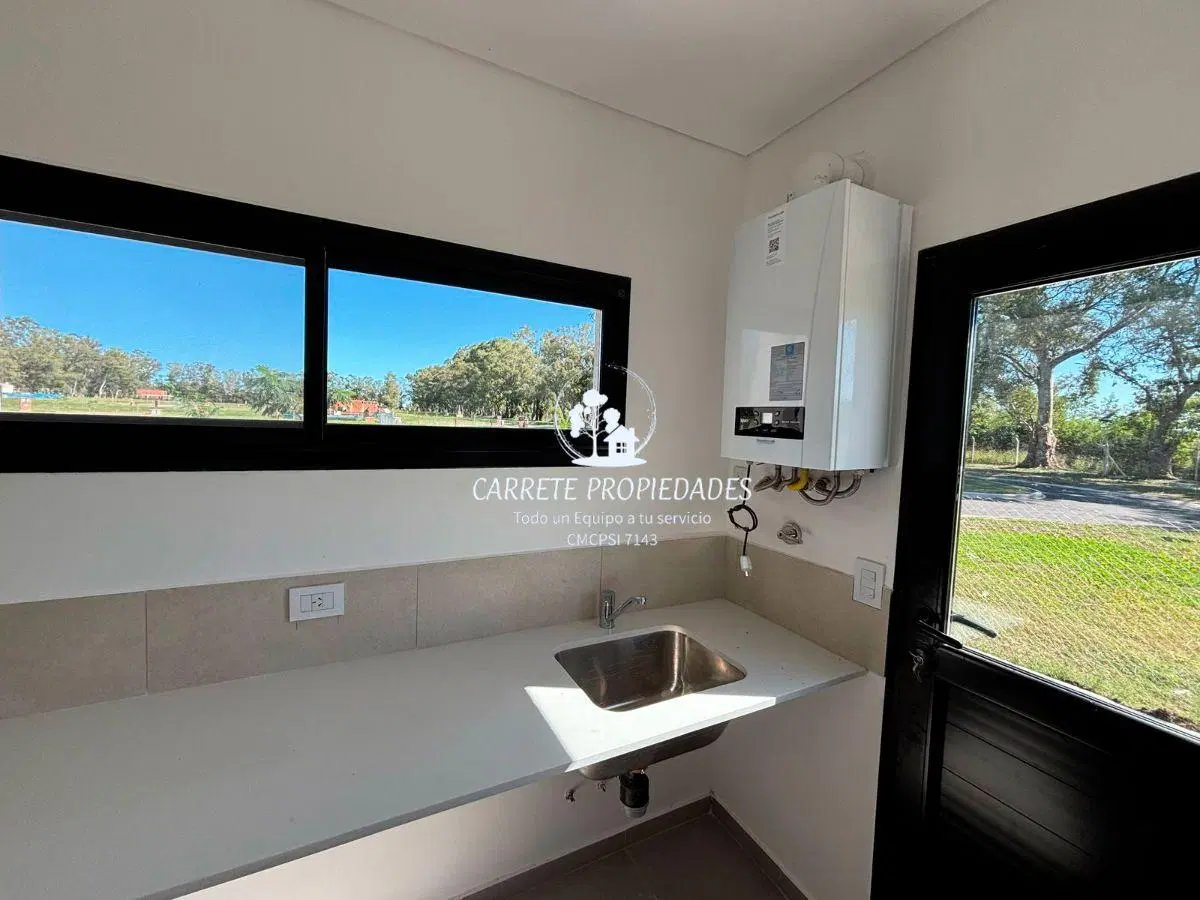 Casa en venta a estrenar de 5 ambientes con Fondo a verde. Barrio Santa Sofia. Pilar del Este 4