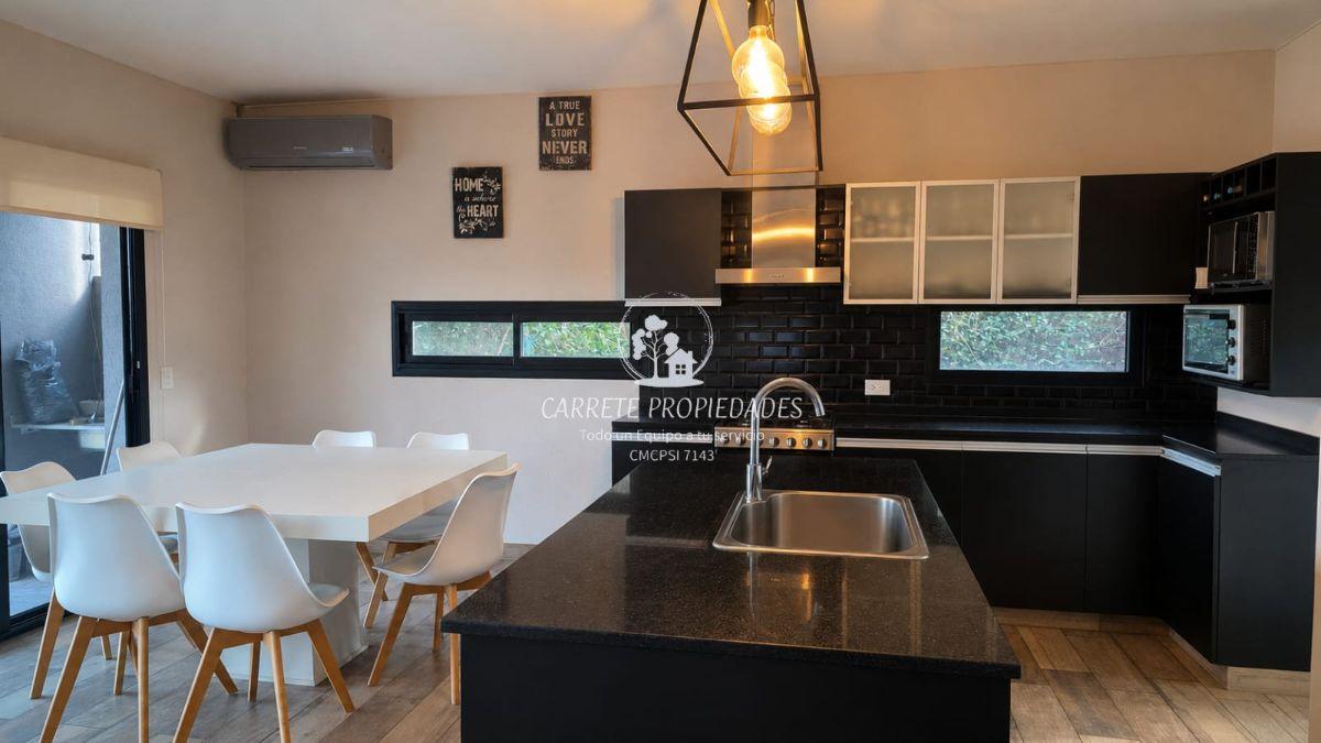 Foto de Casa en Venta de 4 ambientes, lote Central con fondo a verde y Pileta, imagen 1