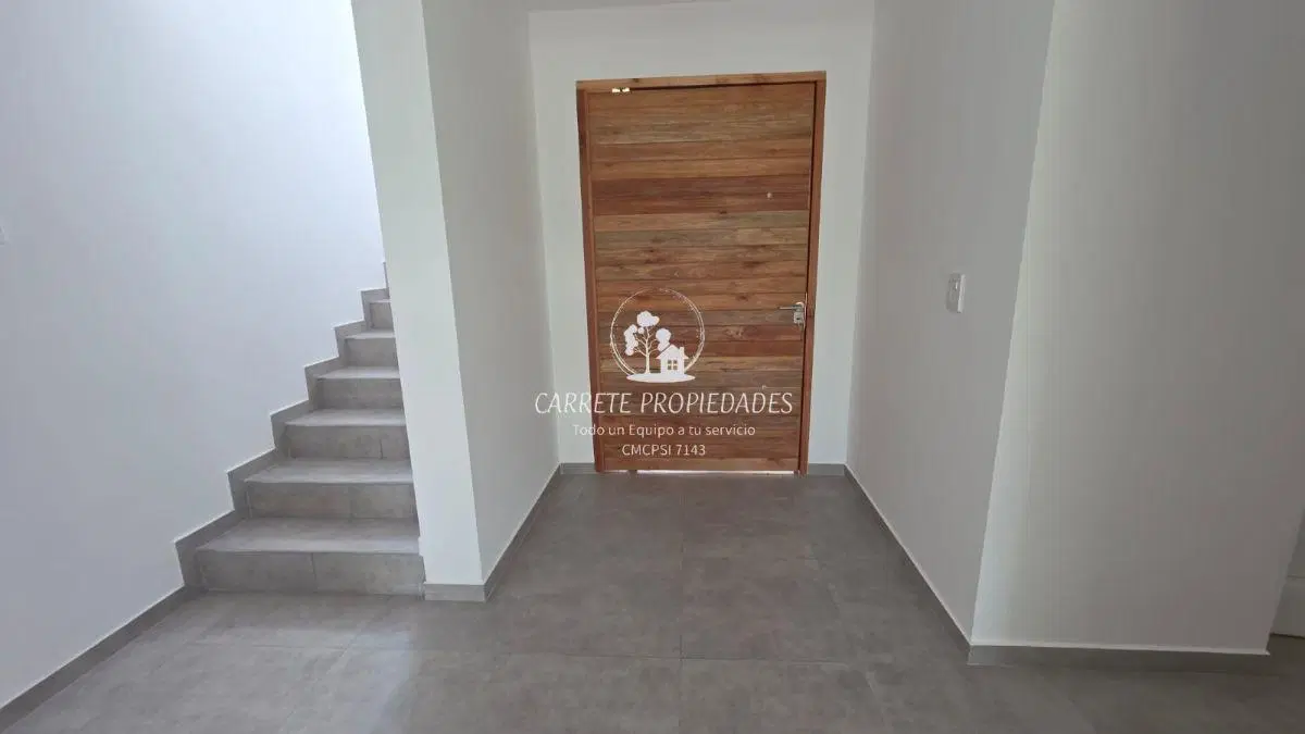 Casa en venta de 5 ambientes y pileta. Lote interno. Barrio Santa Elena. Pilar. 4