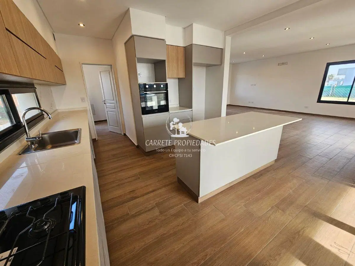 Casa en Venta de 5 ambientes con pileta y fondo a Verde. Barrio Santa Elisa. Pilar 3