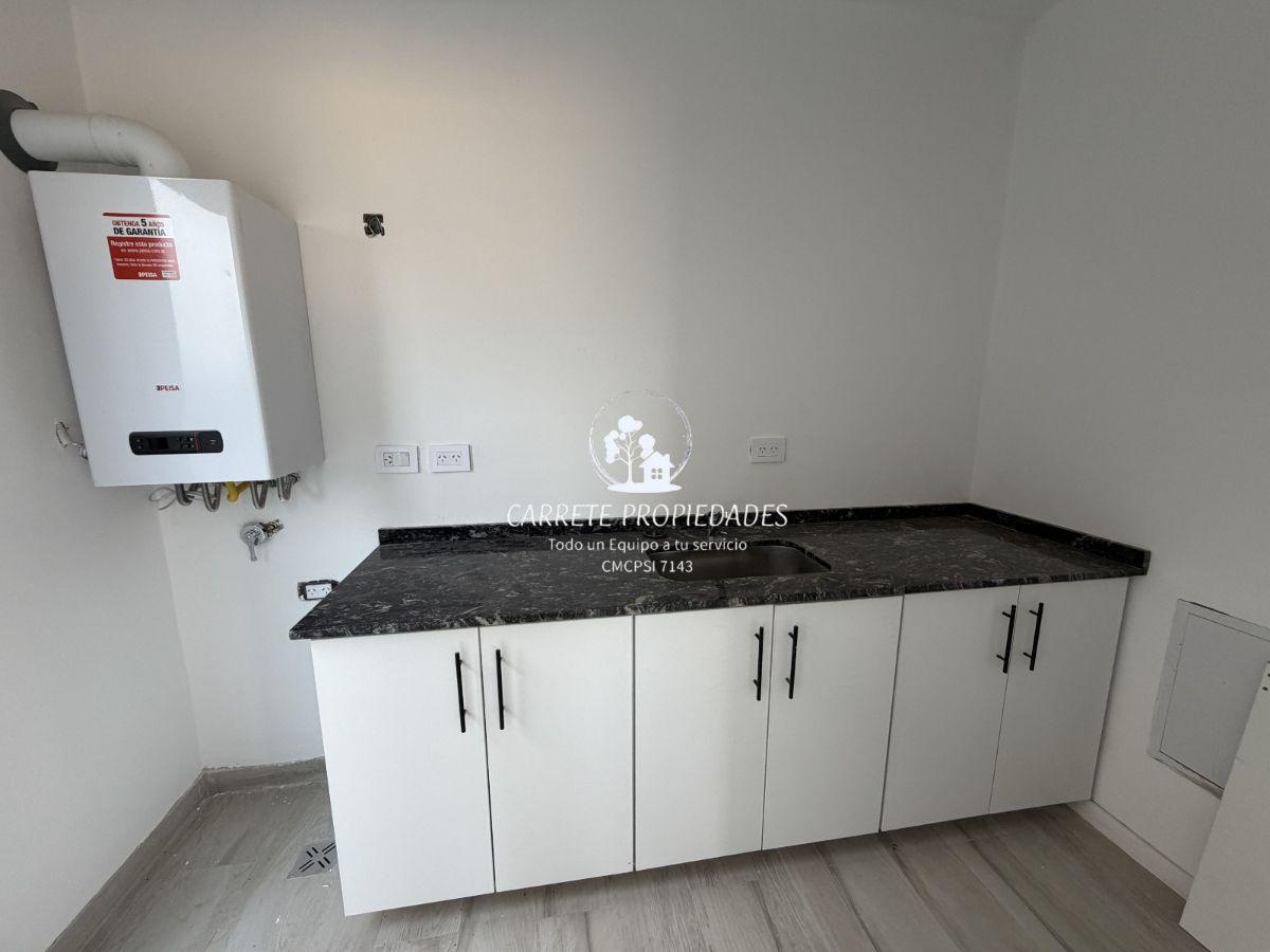 Foto de Moderna casa en venta de 4 ambientes con Sector de escritorio. Barrio, imagen 3